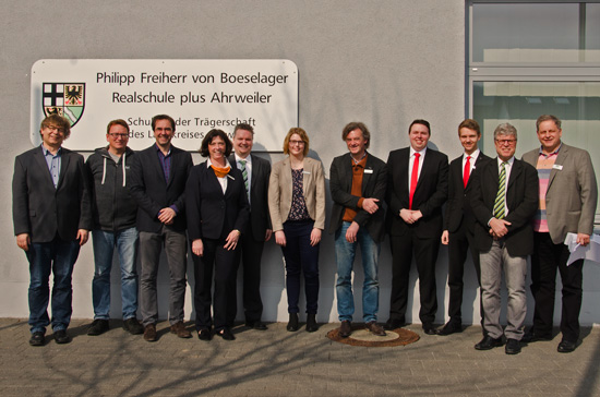 Die Organisatoren, Johannes Morschhausen und Ralf Breuer, mit Schulleiter Klaus Dünker und den externen Experten