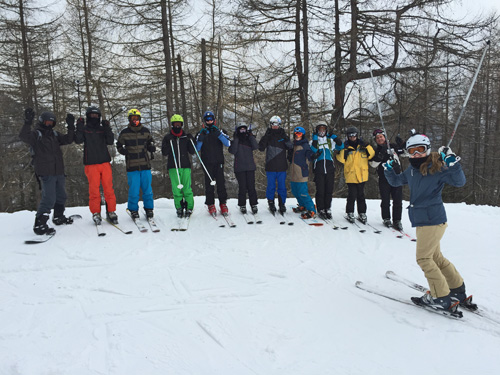 Gruppe der Fortgeschrittenen mit Skilehrerin Madeleine