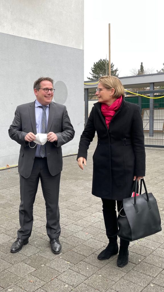 Hoher Besuch an unserer Schule: Ministerin Hubig und der Präsident der ADD Linnertz