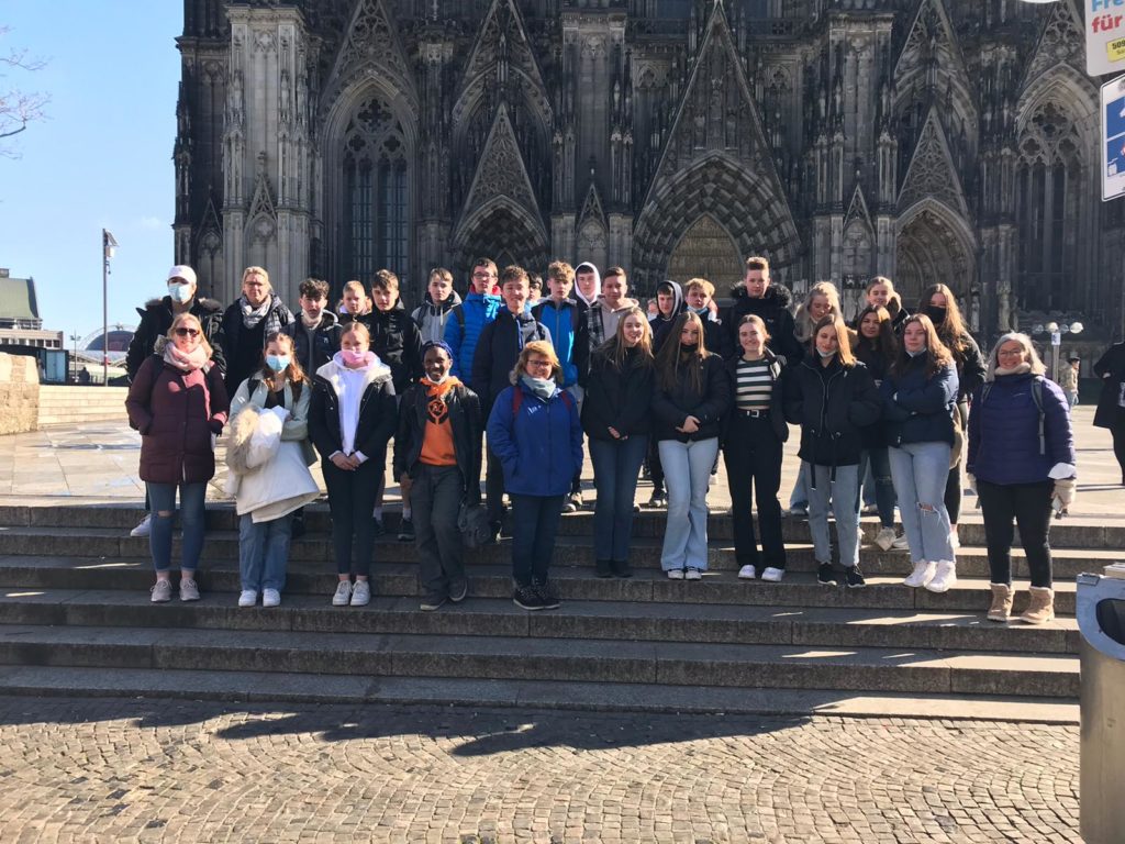 Gruppenbild vor dem Kölner Dom