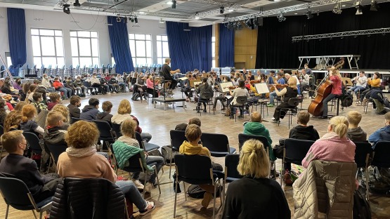 Knapp 100 Boeselager-Realschüler aus Ahrweiler besuchten eine Probe des Beethoven Orchesters Bonn