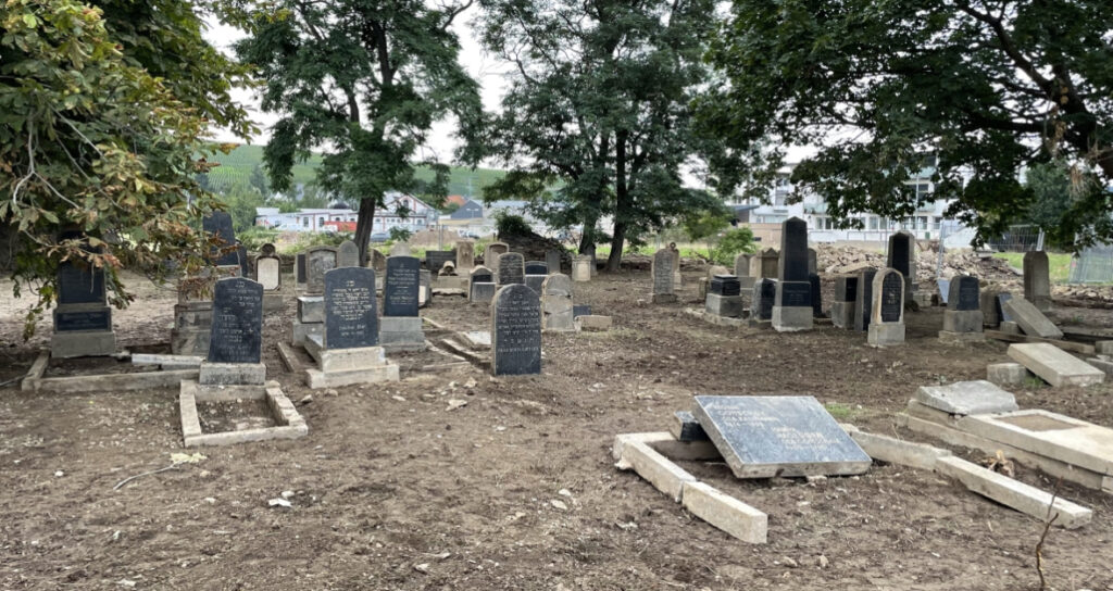 So sah der von der Flut zerstörte jüdische Friedhof im August 2021 aus (Foto: Ralf Breuer)