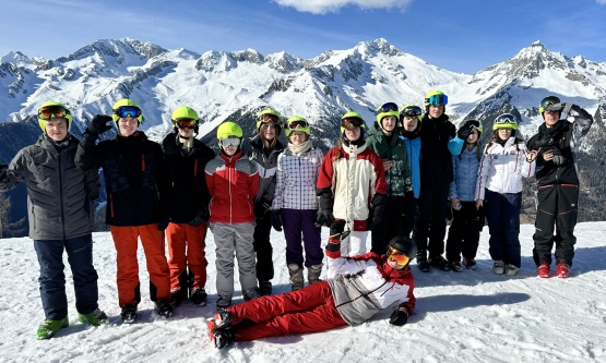 Großes Panorama an der Panorama-Piste - hier mit Skilehrer Felix
