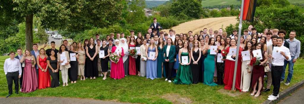 Die 94 Absolventen der Philipp Freiherr von Boeselager Realschule plus Ahrweiler – zum Vergrößern anklicken…