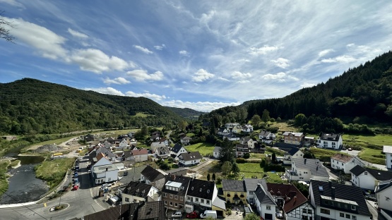 Der tolle Blick auf Kreuzberg von der Burg aus