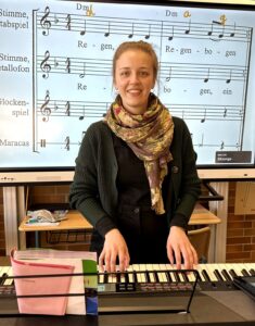 Lena Waters im Musikunterricht – mit Begeisterung fürs gemeinsame Musizieren.
