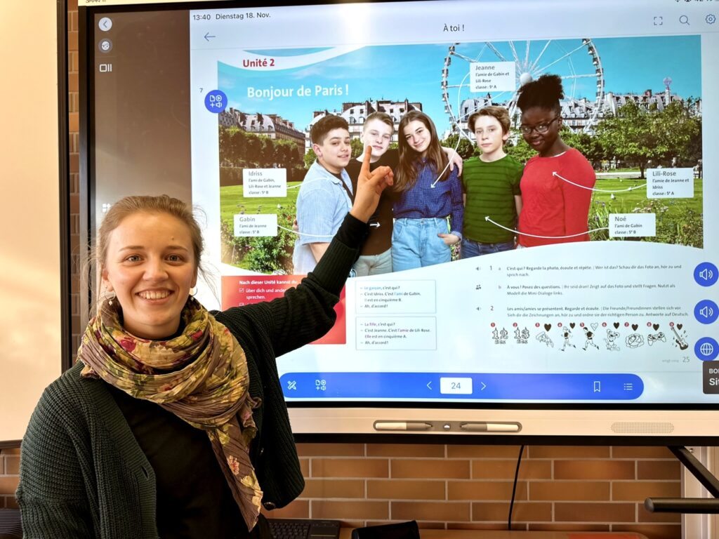 Im Wahlpflichtfach Französisch vermittelt Lena Waters Sprache, Kultur und Freude am Entdecken