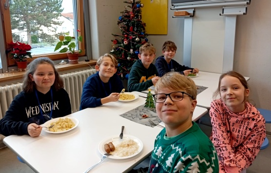 Zufriedene Gesichter beim Mittagsessen