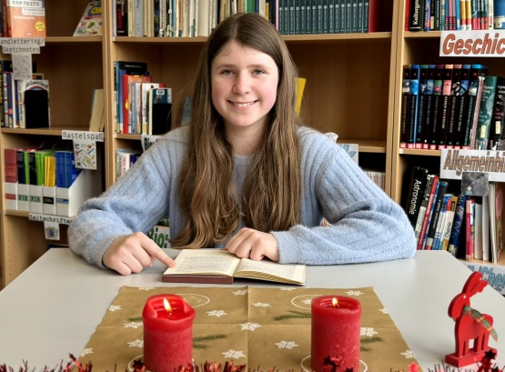 Strahlende Siegerin: Leonie Hupperich aus der Klasse 6c gewinnt mit einer herausragenden Vorleseleistung den Vorlesewettbewerb 2025 an der Boeselager-Realschule Ahrweiler