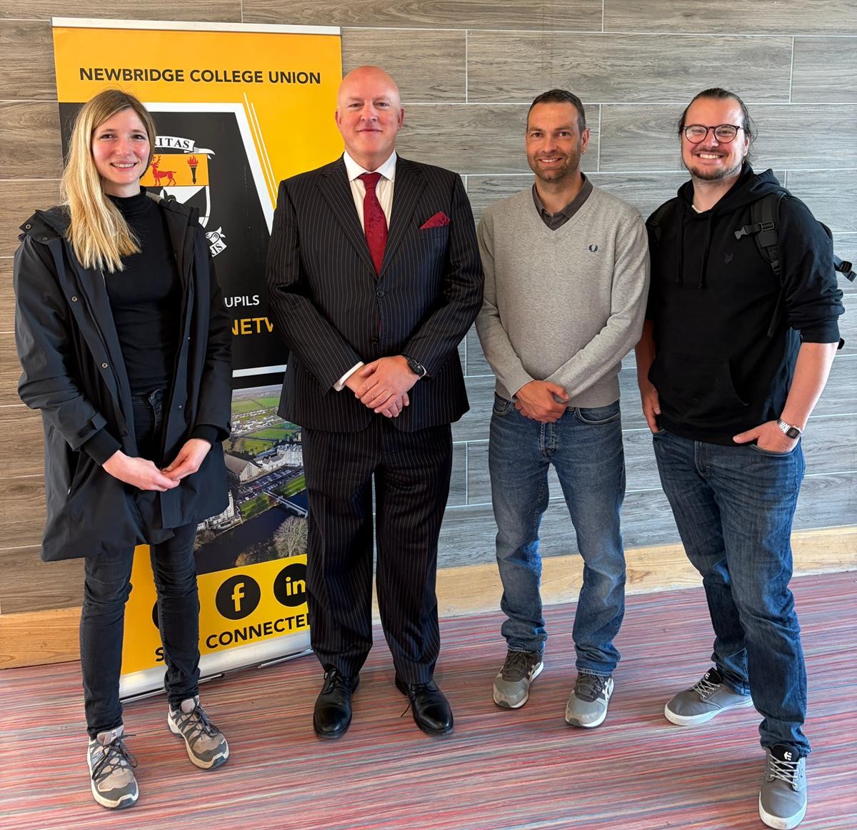 Begegnung der Ahrweiler Lehrkräfte mit Senator Aubrey McCarthy, einem unabhängigen Mitglied des irischen Senats. McCarthy steht für soziales Engagement, Bildung, Hilfe für obdachlose Menschen und nachhaltige soziale Projekte.