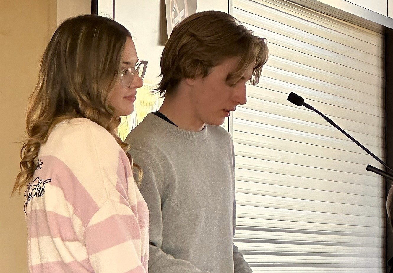 Sophia und Paul bei der Anhörung vor dem Werksausschuss des Kreises Ahrweiler